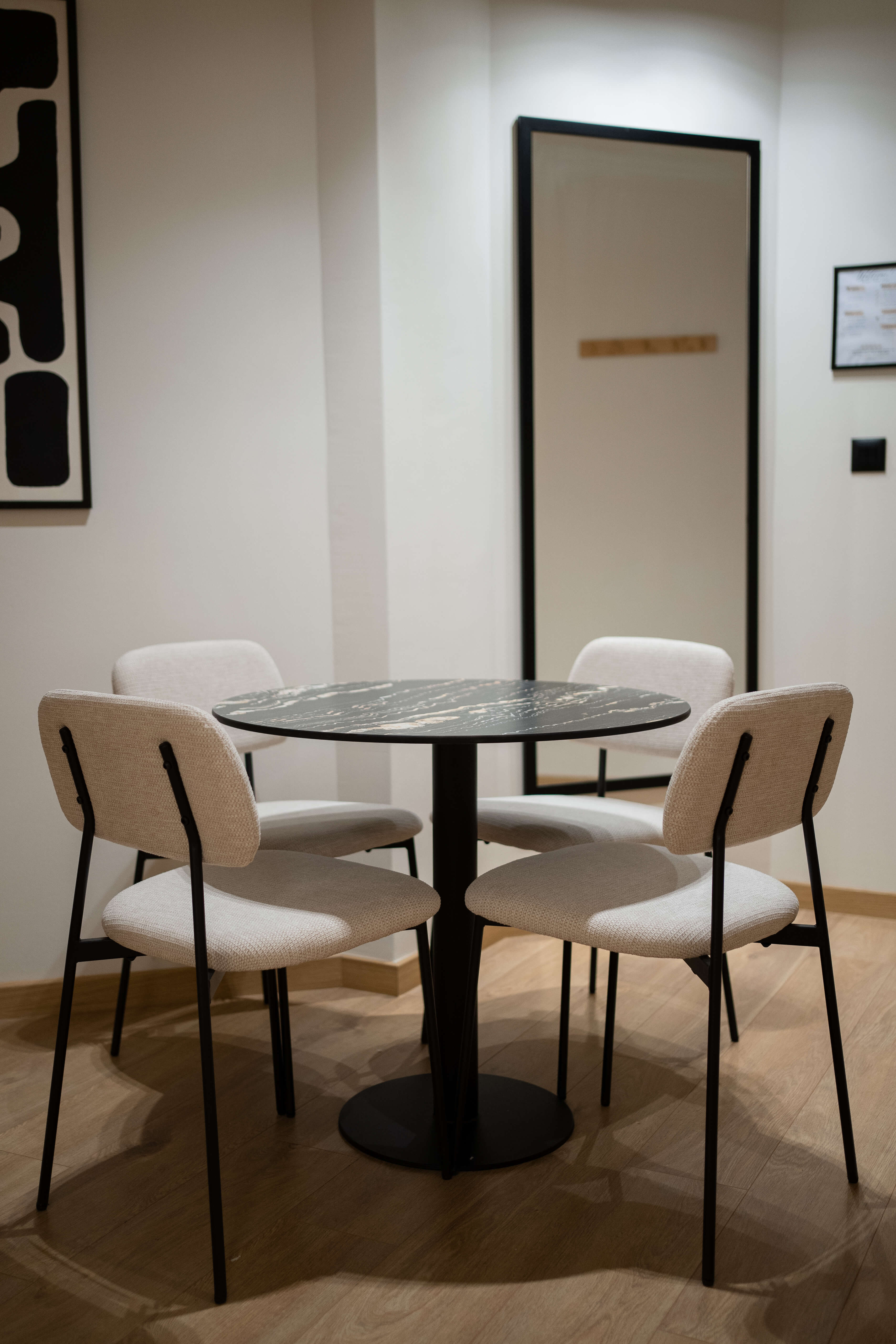 Deluxe Suite dining