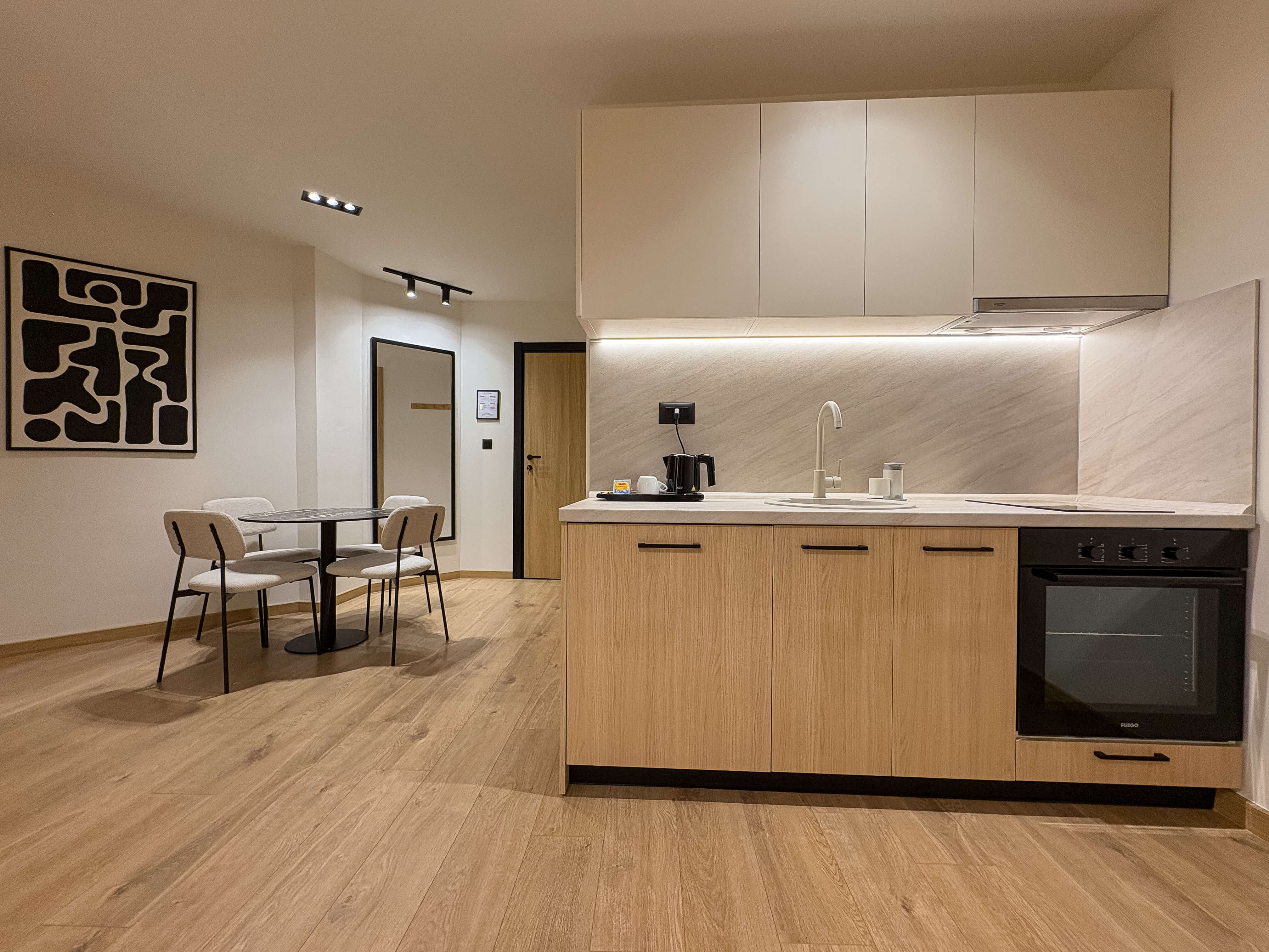 Deluxe Suite kitchen