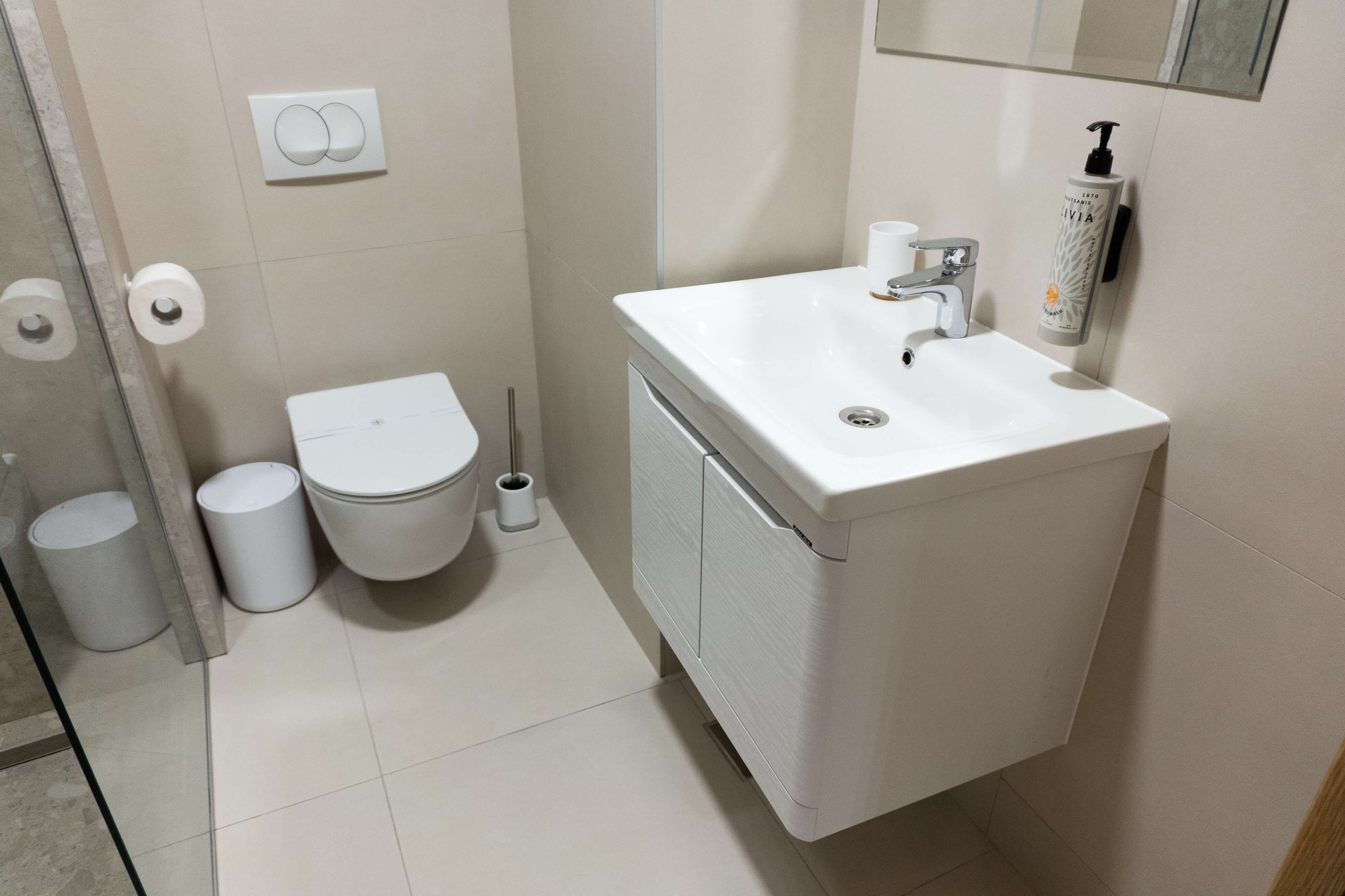 Deluxe Suite bathroom